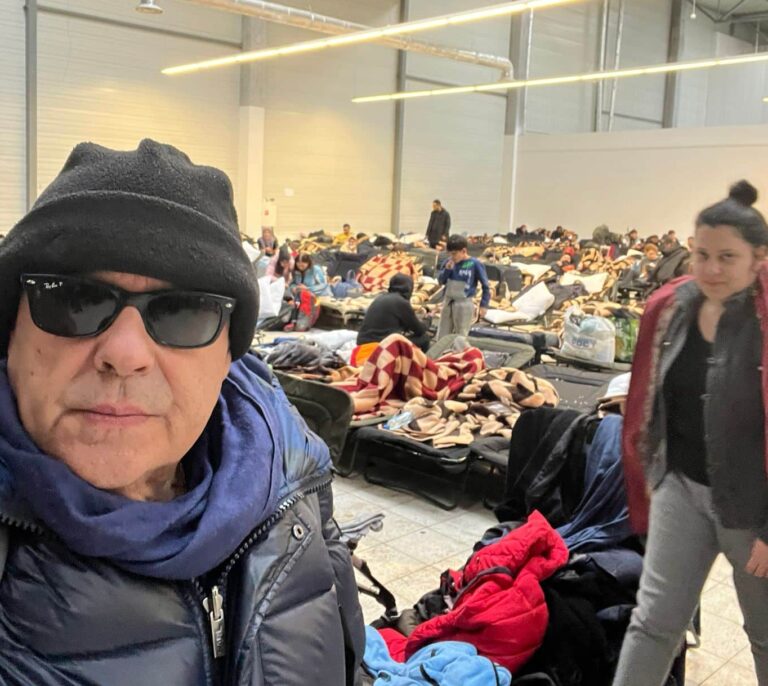 Un empresario español fleta desde la frontera un autobús con familias ucranianas: “Se ha corrido la voz y no entran todos”