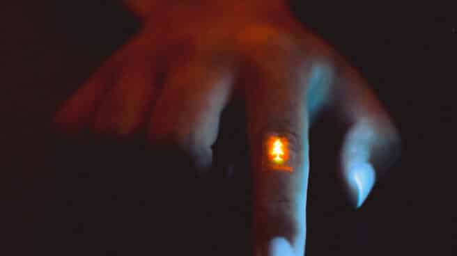 Película flexible emisora de luz. Película flexible emisora de luz.