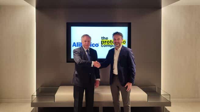 El presidente de Alibérico, Clemente González Soler y el consejero delegado de TPC, Jeffrey Sújar, en la firma del acuerdo de integración de ambas compañías. El presidente de Alibérico, Clemente González Soler y el consejero delegado de TPC, Jeffrey Sújar, en la firma del acuerdo de integración de ambas compañías.