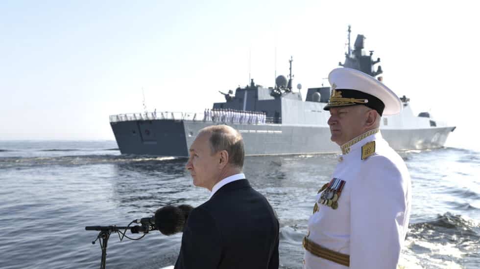 Vladimir Putin, durante un desfile naval en 2019