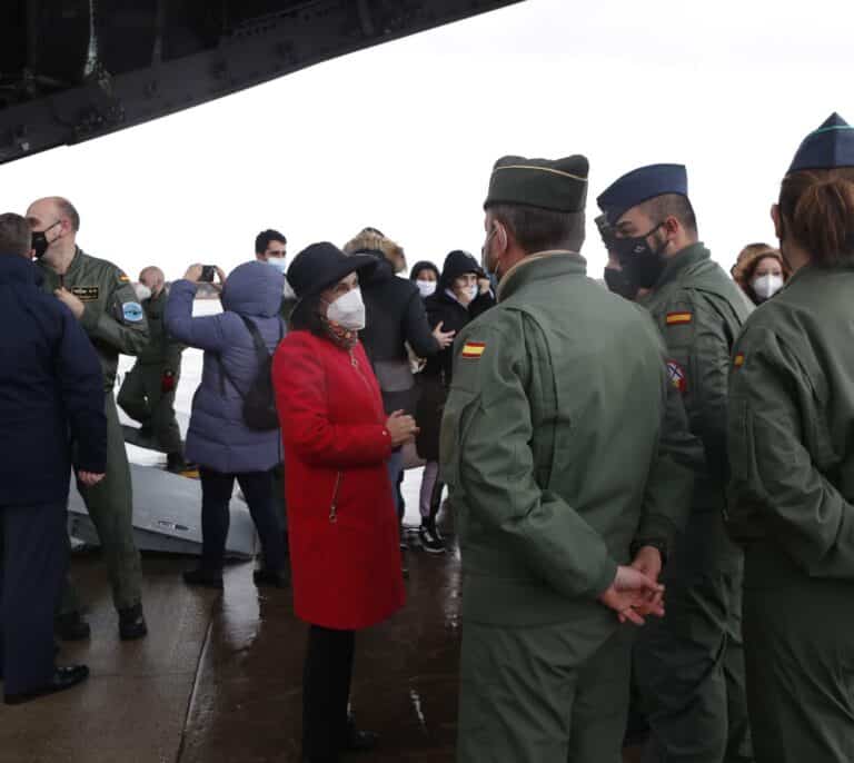 Aterriza en Madrid el vuelo con 25 niños ucranianos enfermos de cáncer y sus familias