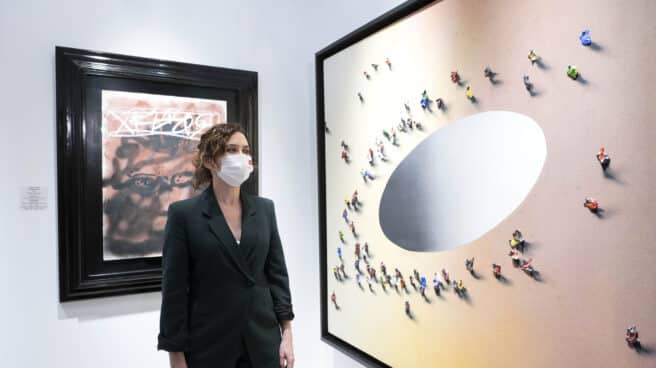 La presidenta de la Comunidad de Madrid, Isabel Díaz Ayuso, en el Salón de Arte Moderno (SAM).