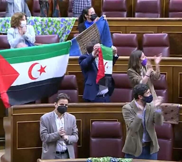Batet reprende a Podemos por sacar banderas del Sáhara en el Congreso, en un debate sobre bajas de maternidad