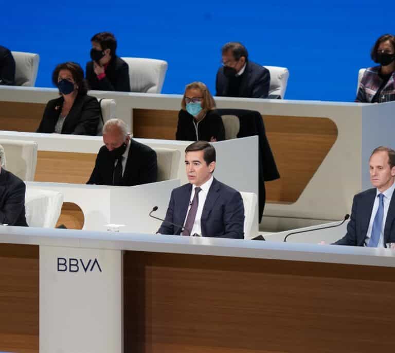 Los sindicatos critican el ERE de BBVA en su junta de accionistas