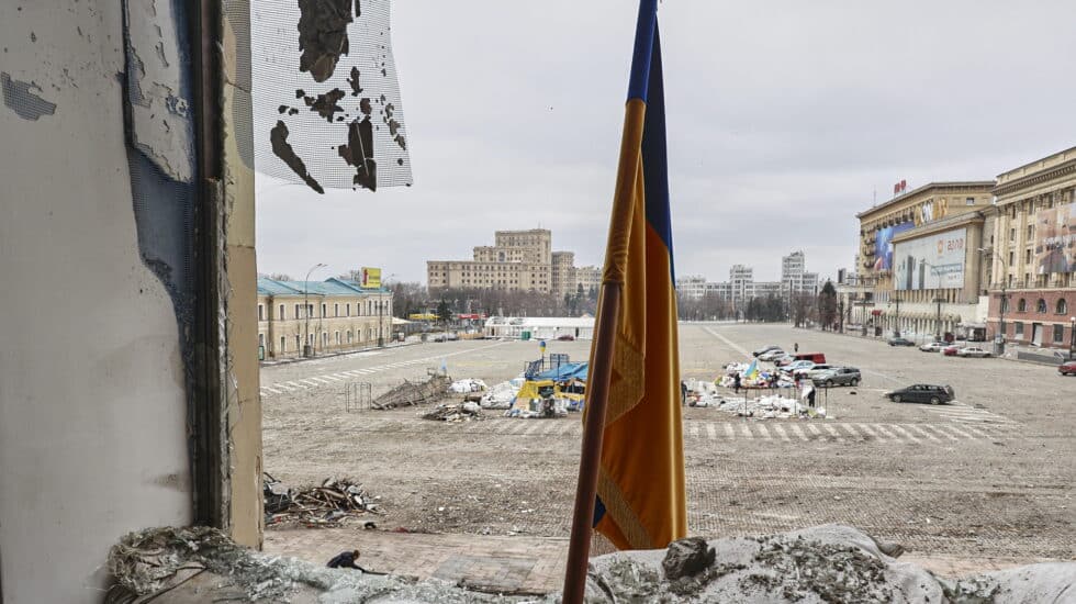 Vista desde la sede del Gobierno regional bombardeada en Járkov