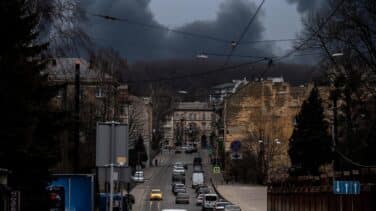 Rusia vuelve a bombardear Leópolis, la ciudad refugio junto a la frontera de Polonia