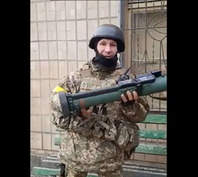 Ucrania ya combate al ejército ruso con los lanzagranadas C90 enviados por España