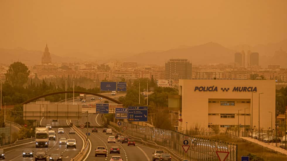 Ciudad de Murcia roja por la calima