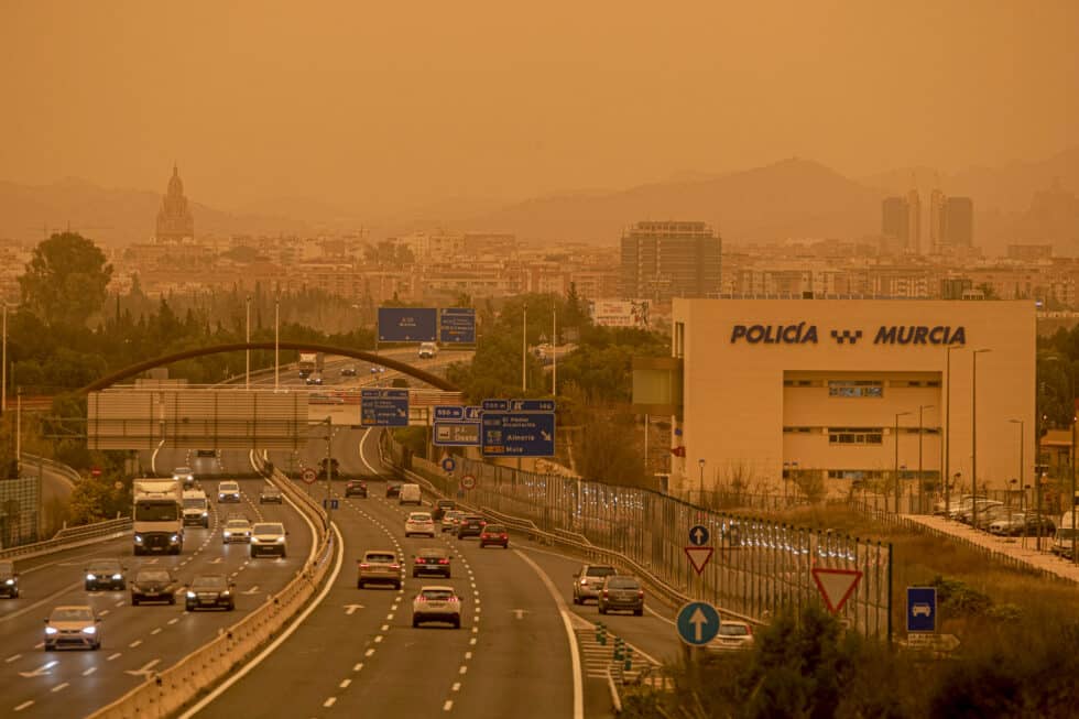Ciudad de Murcia roja por la calima