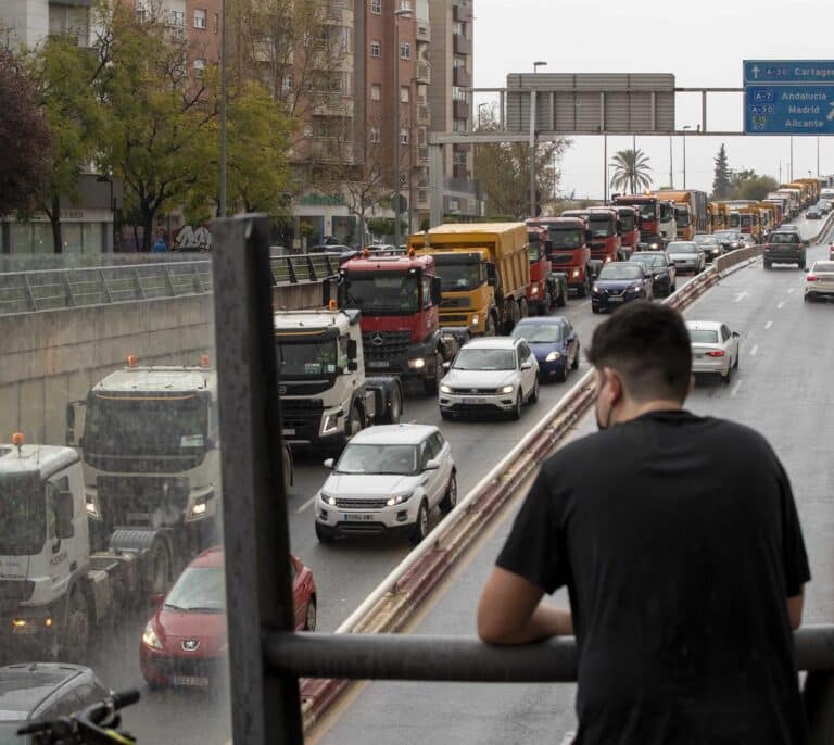 Interior organiza convoyes para suministros e identifica a los 'piqueteros' que provocan incidentes