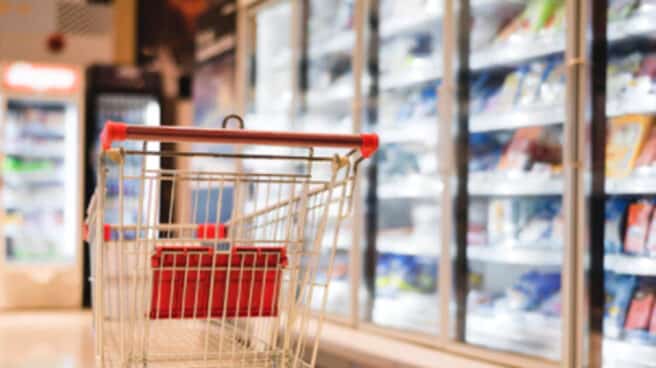 El 70% de los españoles afirma que dejará de comprar productos procedentes de Rusia Un carrito de la compra