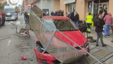 Un conductor pierde el control, arrolla una terraza y causa siete heridos en Castellón