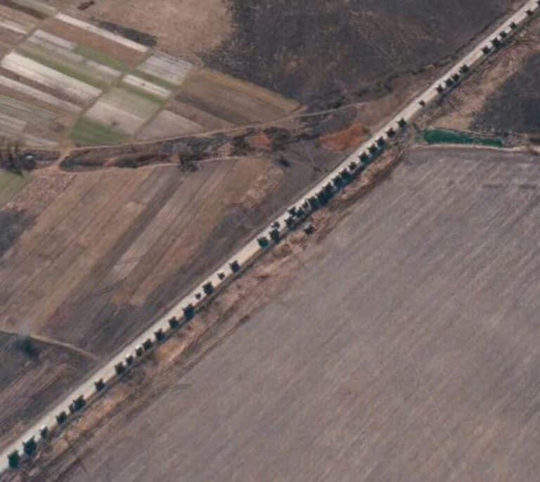 Nuevas imágenes del convoy ruso de 64 kilómetros rumbo a Kiev