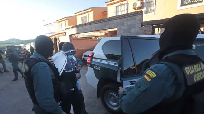 Guardia Civil deteniendo a unos narcos en Algeciras, Cádiz.