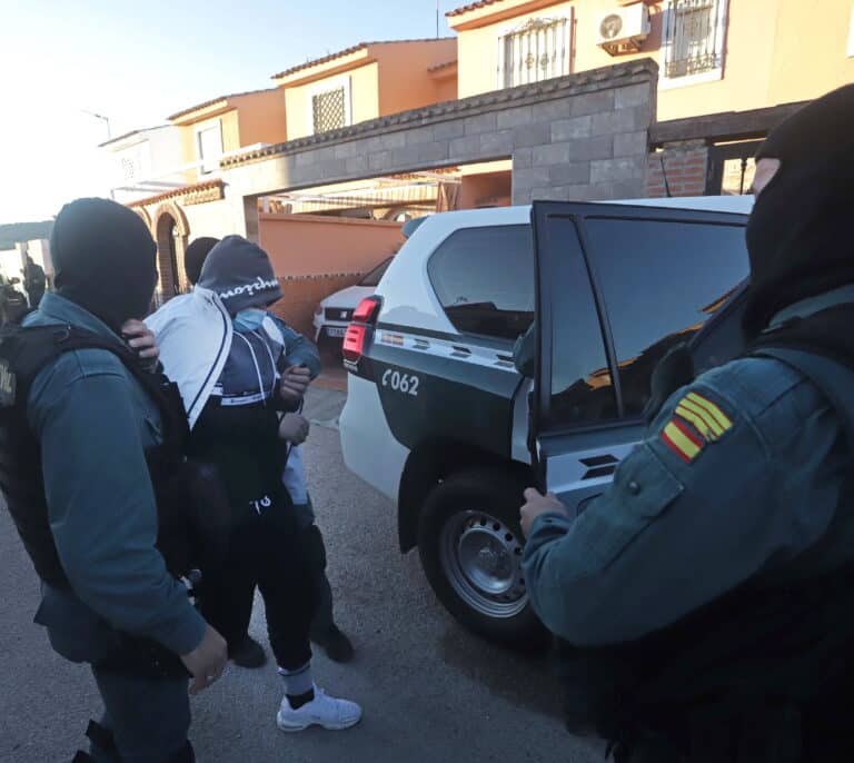 Más de 300 guardias civiles en una operación contra los narcos en Cádiz