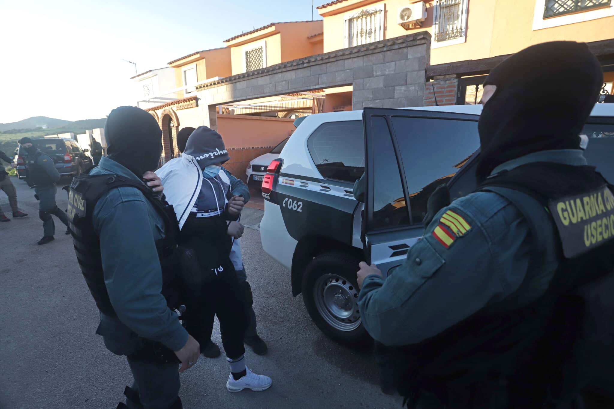 Guardia Civil deteniendo a unos narcos en Algeciras, Cádiz.