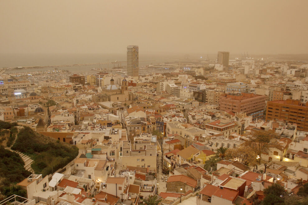 Nube de polvo en Alicante.