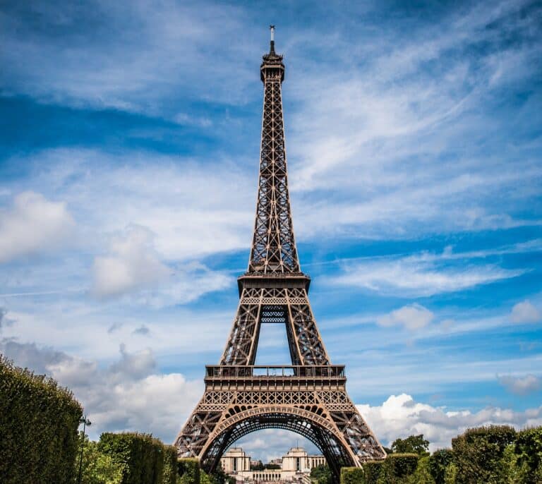 La Torre Eiffel vuelve a la normalidad tras el falso aviso de bomba que obligó a evacuarla
