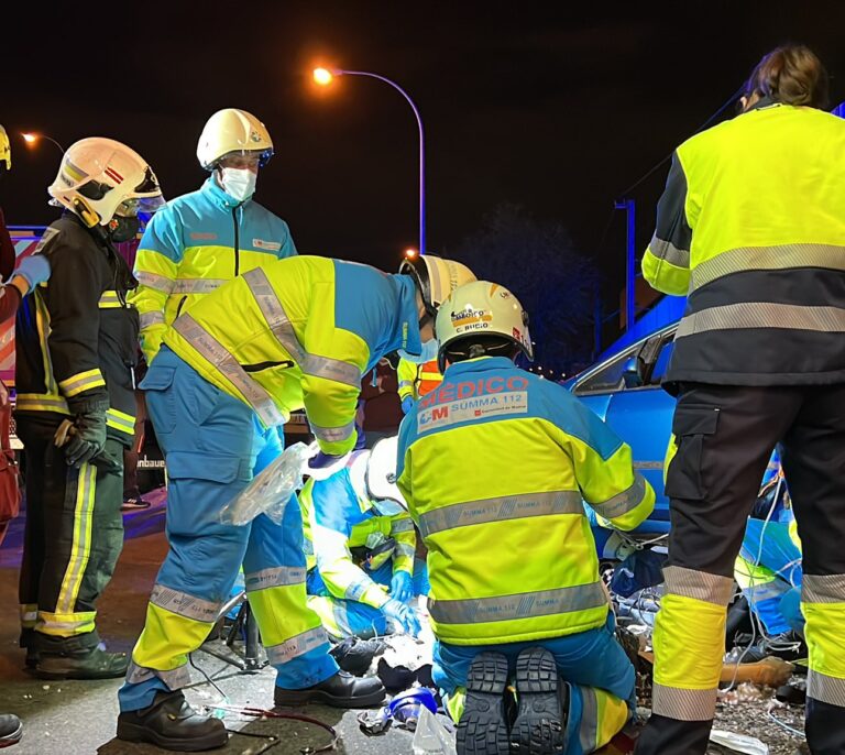 Un muerto y dos heridos tras una colisión frontal entre dos vehículos en Getafe
