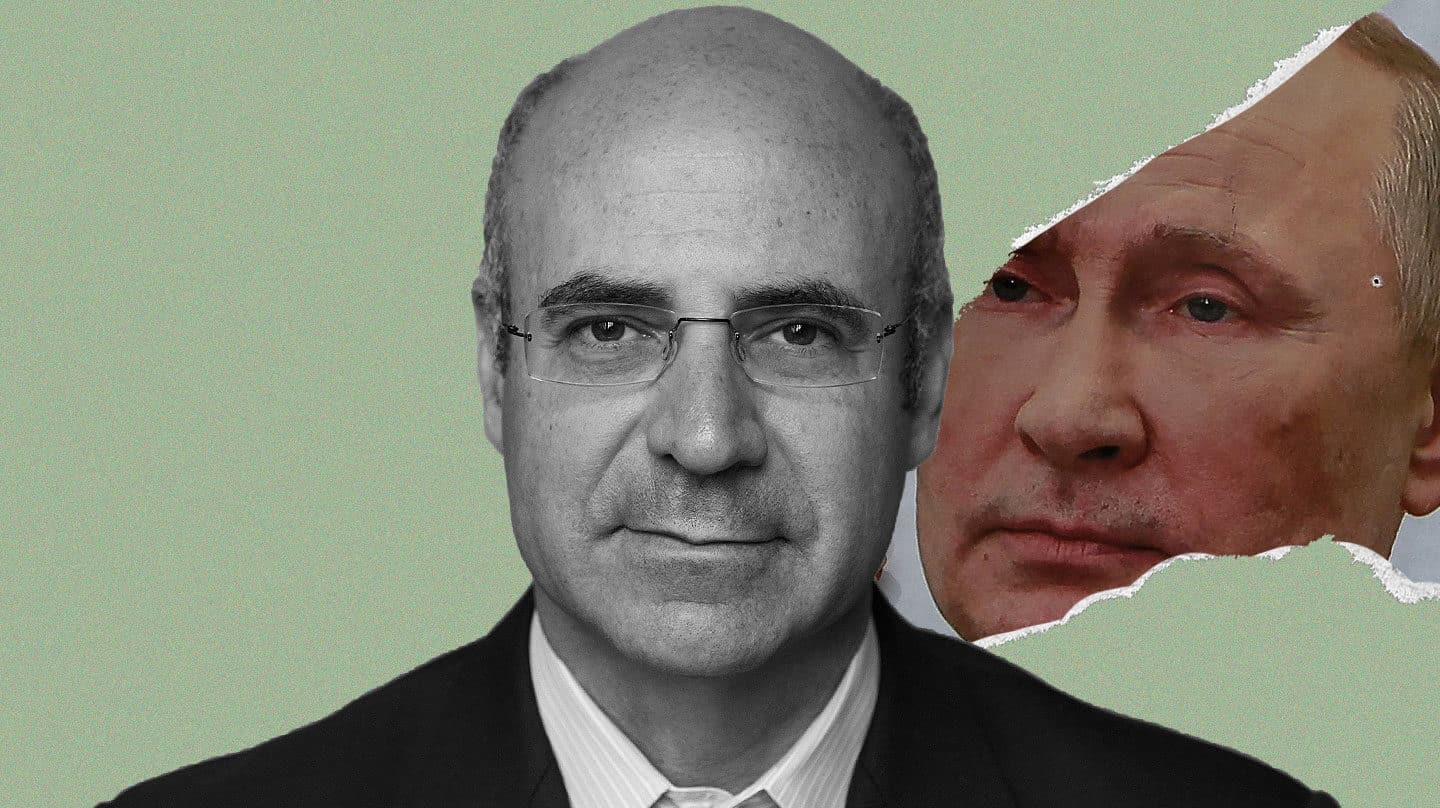 Imagen de Bill Browder con la imagen de Putin detrás sobre un papel rasgado