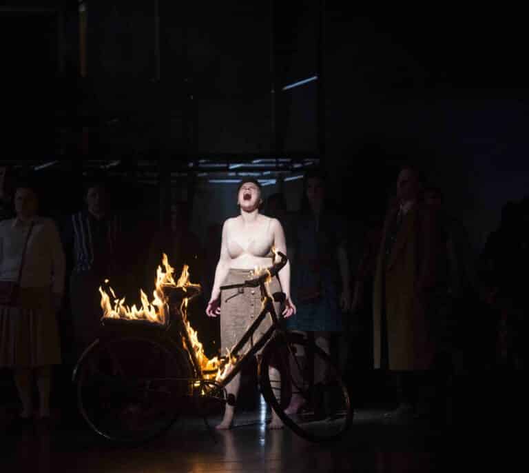 ‘El ángel de fuego’: enfermedad mental y drama ucraniano en el Teatro Real