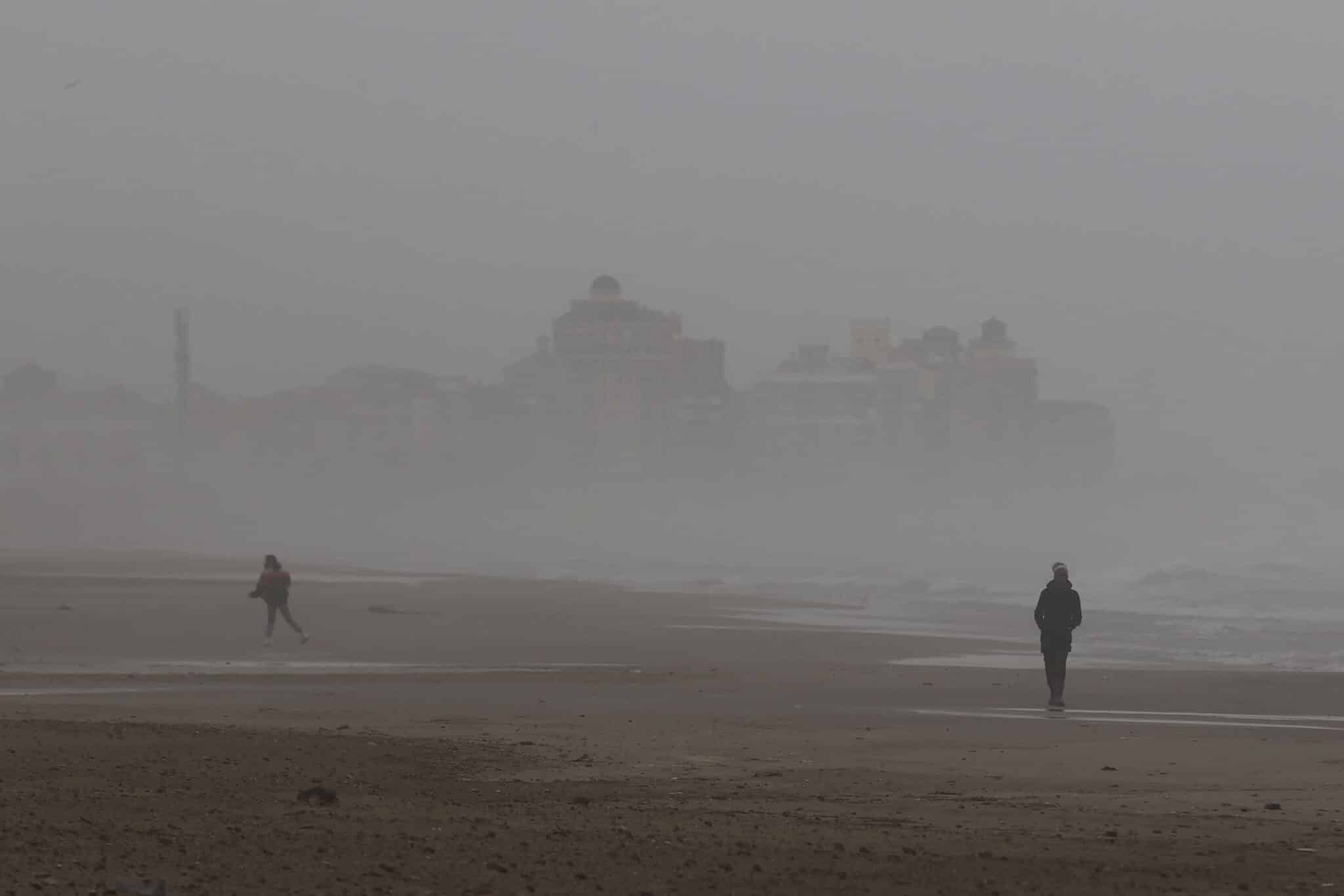 El viento fuerte y persistente del nordeste o gregal que ha soplado esta madrugada en la Comunitat Valenciana ha dejado rachas como los 68 kilómetros por hora