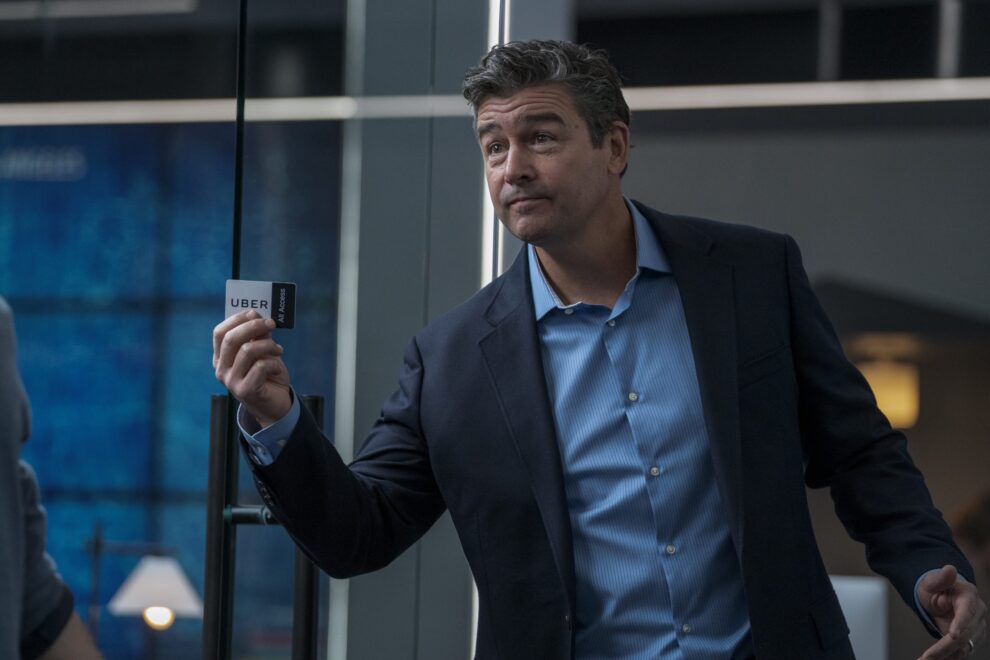 Kyle Chandler interpretando a Bill Gurley