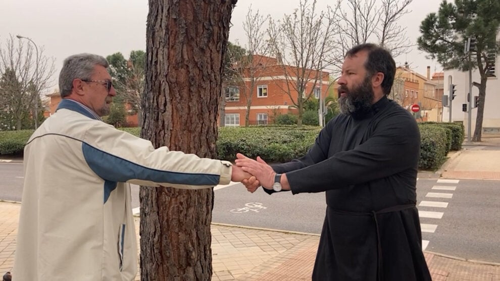 Konstyantyn Trachuk y Andrey Kordochkin, sacerdotes de las iglesias ortodoxas ucraniana y rusa en Madrid