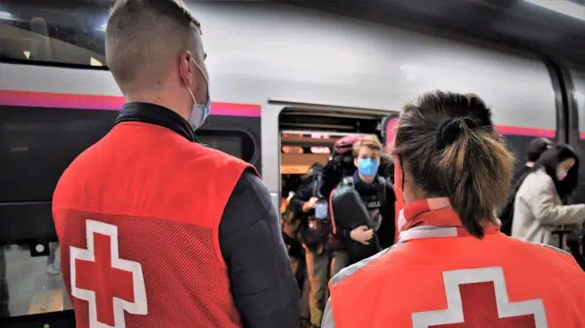 Intentan llevarse a dos refugiadas al llegar a València haciéndose pasar por Cruz Roja