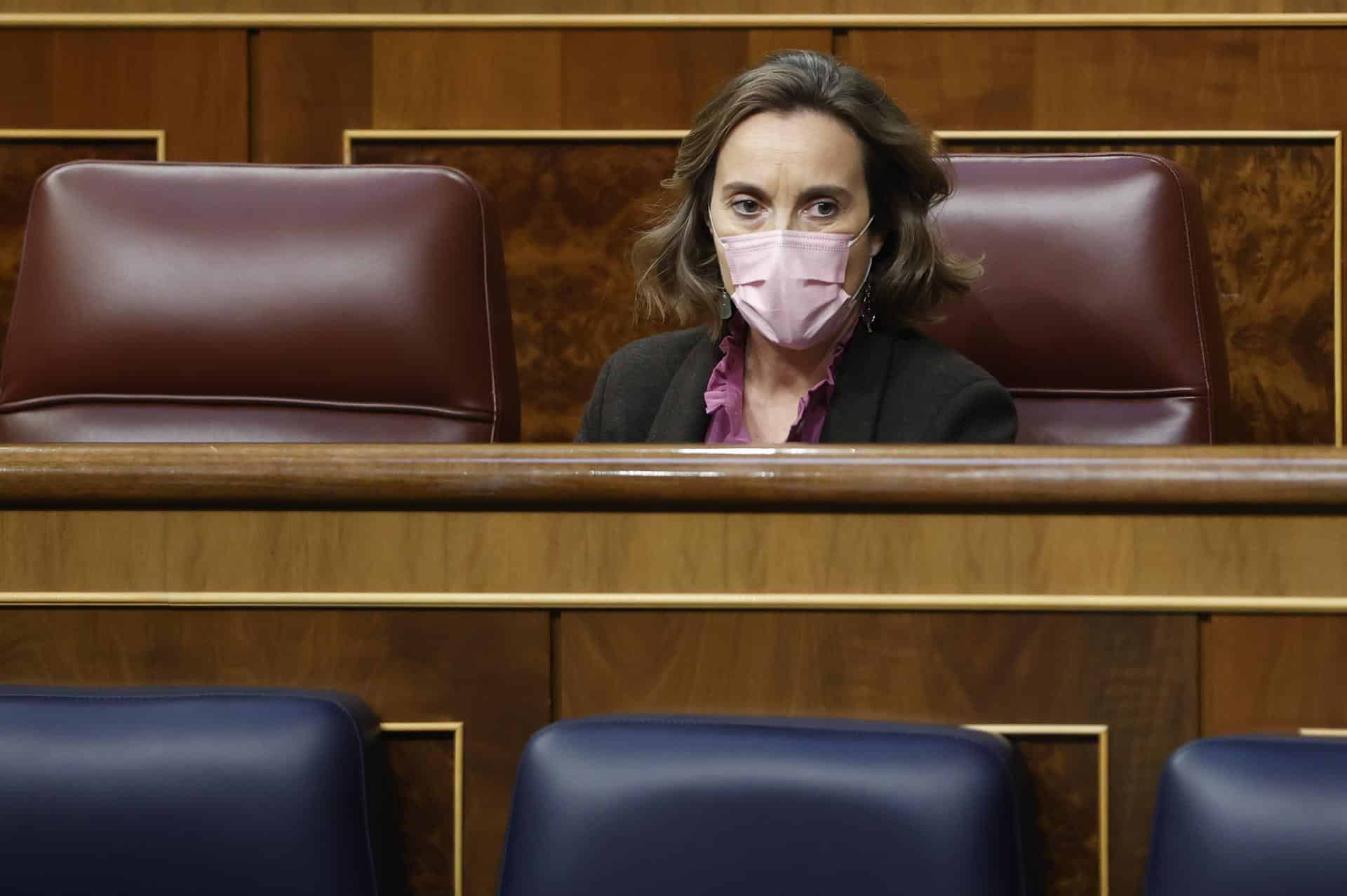 Cuca Gamarra, la portavoz del PP, sentada en su asiento en el Congreso de los Diputados.
