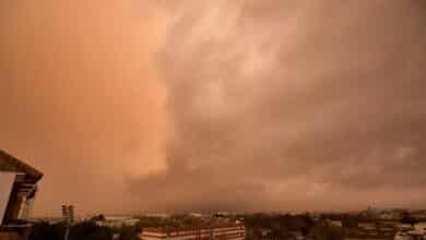 Varias ciudades amanecen teñidas de naranja por la calima