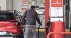 El carburante tendrá el precio más alto de la historia en una Semana Santa pese a los descuentos