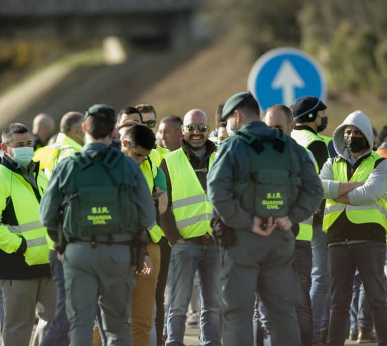 Paro en vez de huelga y activistas por piquetes: así alecciona Interior a los guardias civiles