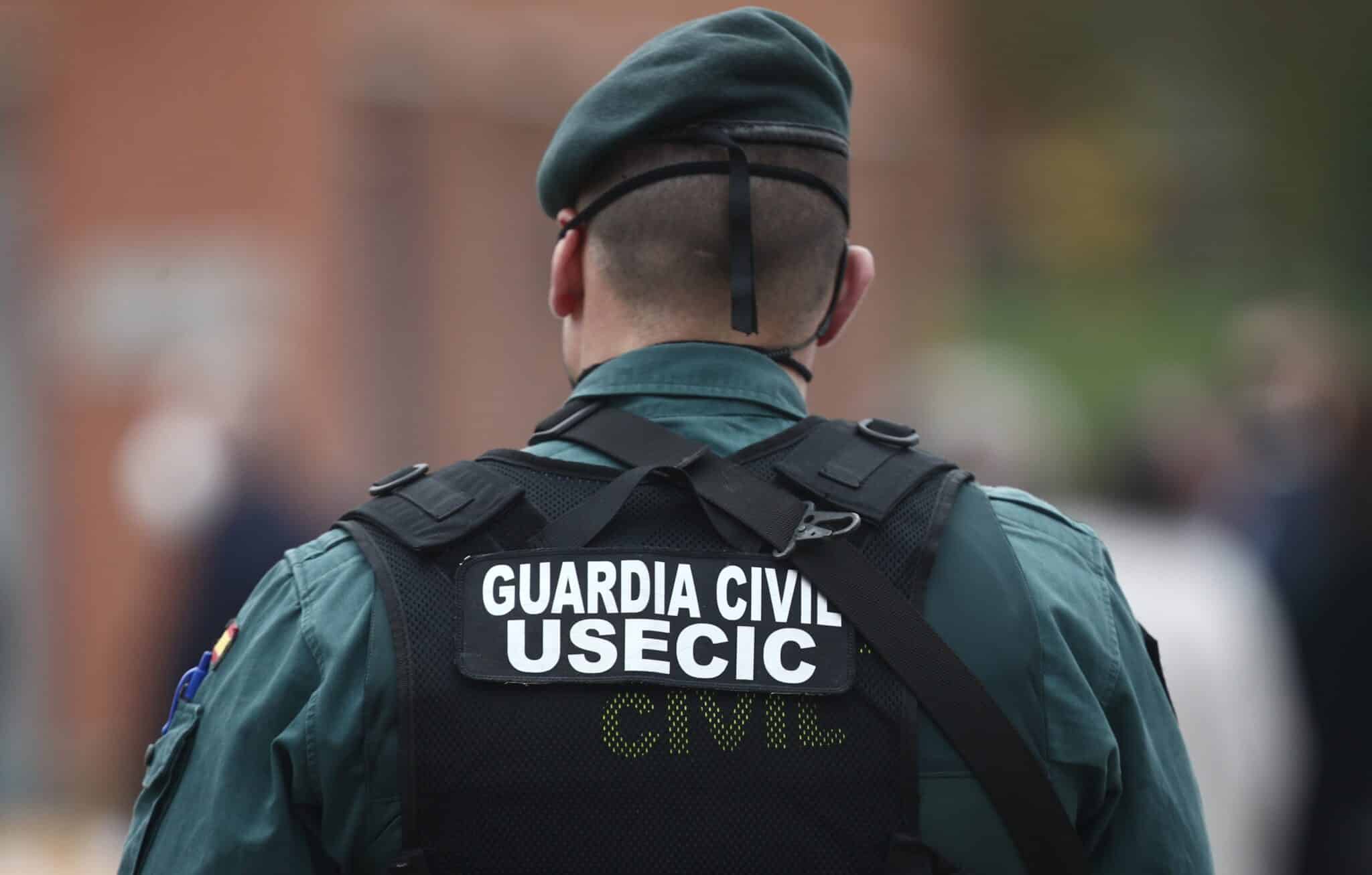 Un agente de la Guardia Civil