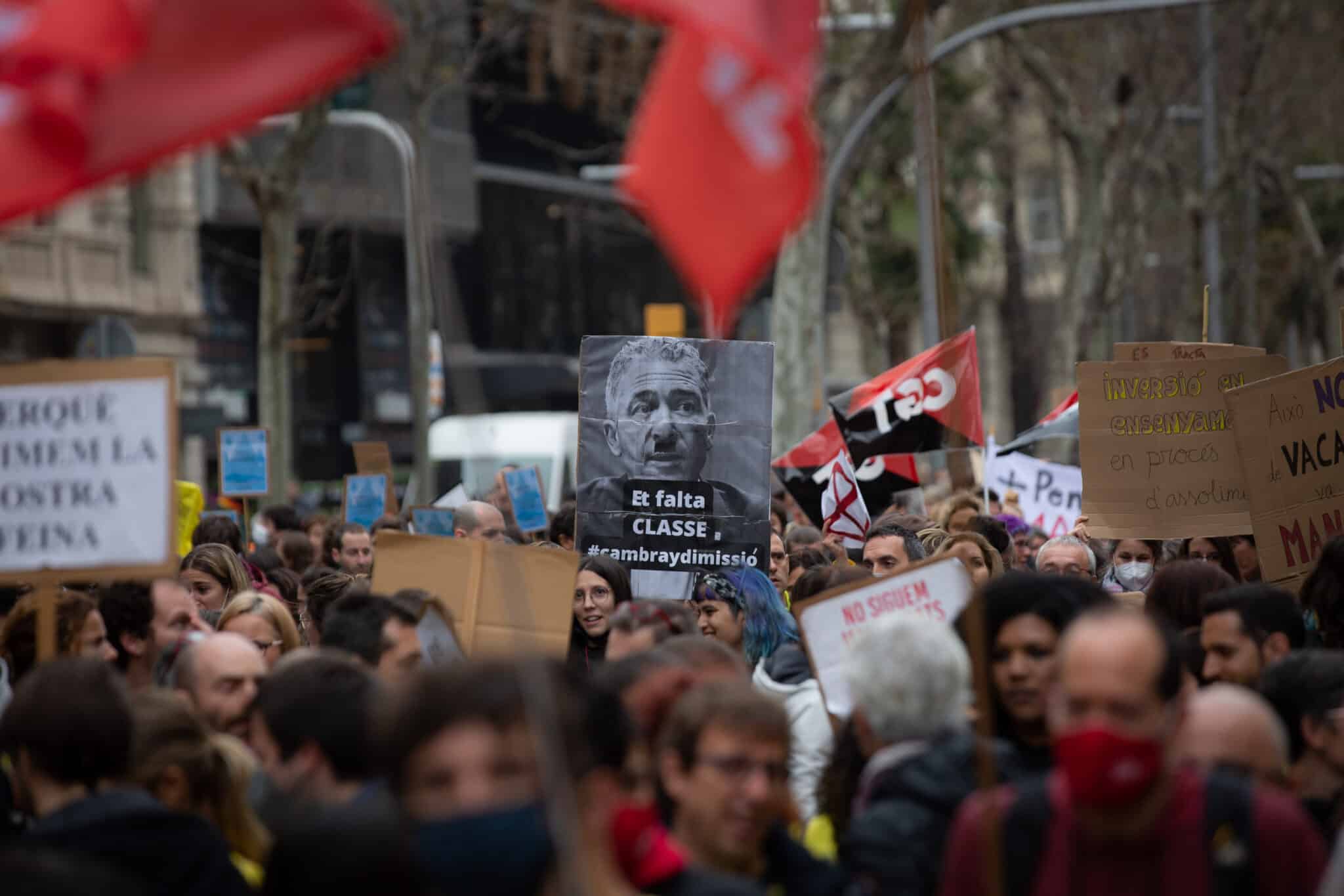 El Govern ofrece una moratoria al nuevo currículum que no aplaca a los sindicatos