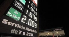 El precio del litro de gasolina supera los 2 euros de media por primera vez en la historia
