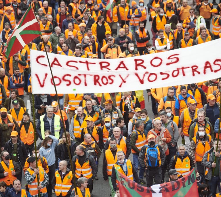 Del "fundamentalismo verde" a la "callada por respuesta del Gobierno": los partidos se suman al grito del campo en Madrid