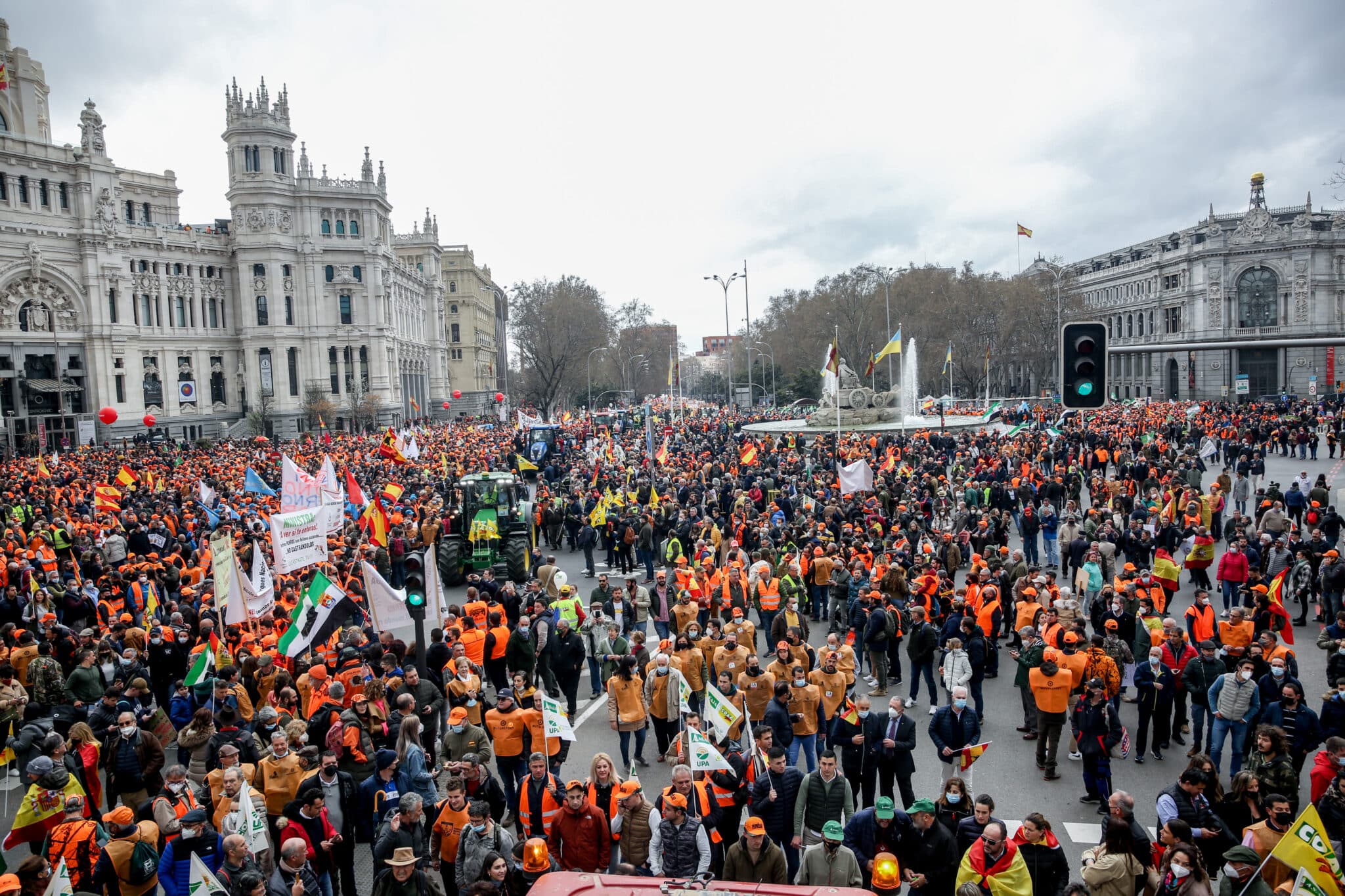 Decenas de miles de personas se manifiestan en la marcha por el mundo rural, en Madrid