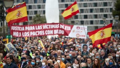 Las víctimas de ETA se manifiestan en Colón con el apoyo de PP, Vox y Ciudadanos