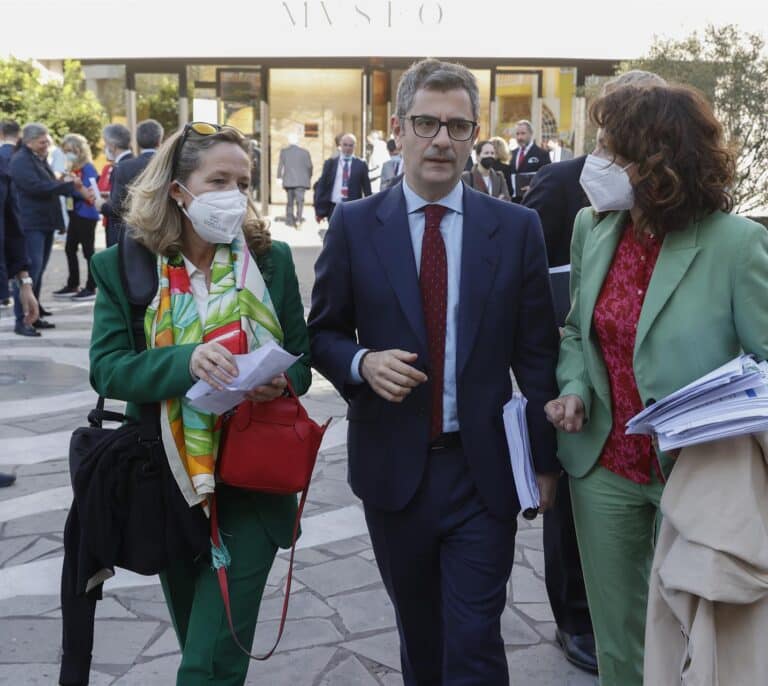 El Gobierno abre la puerta a negociar una bajada de los impuestos de la gasolina