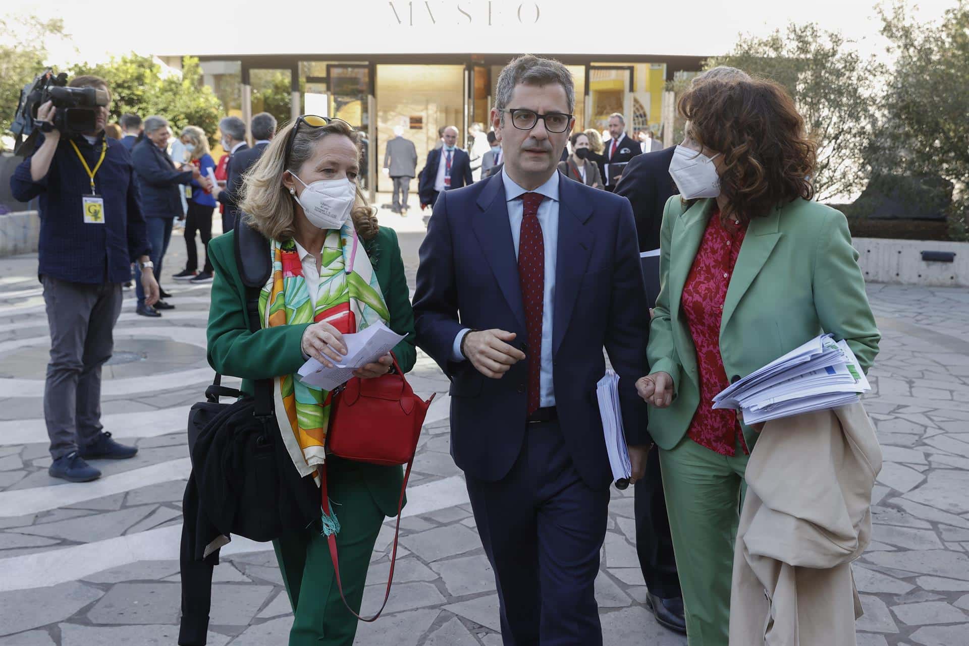 Nadia Calviño, Félix Bolaños y María Jesús Montero, este domingo en la conferencia de presidentes.