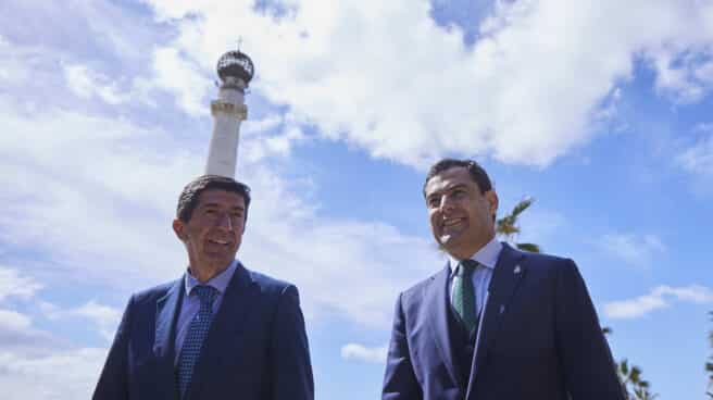El vicepresidente de la Junta de Andalucía y consejero de Turismo, Juan Marín, y el presidente autonómico Juanma Moreno. El vicepresidente de la Junta de Andalucía y consejero de Turismo, Juan Marín, y el presidente autonómico Juanma Moreno.