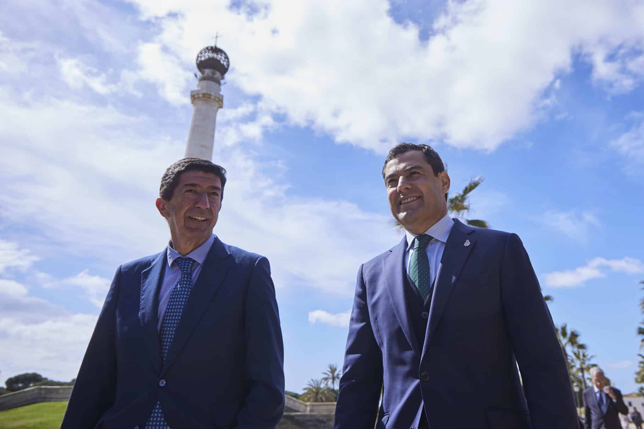 El vicepresidente de la Junta de Andalucía y consejero de Turismo, Juan Marín, y el presidente autonómico Juanma Moreno.