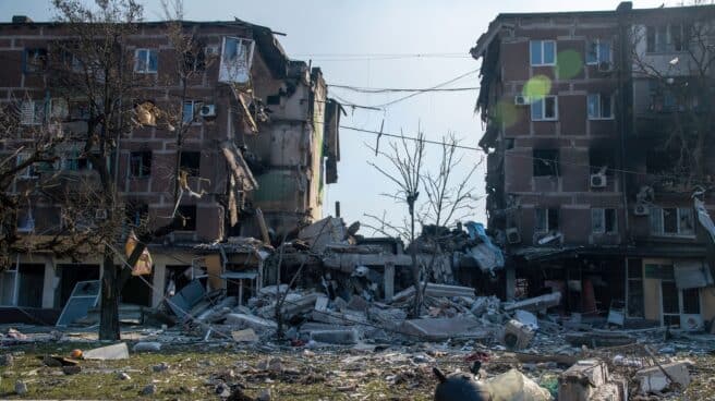 Edificios destruidos por bombardeos rusos en Mariúpol.