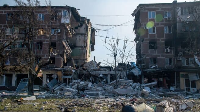 Edificios destruidos por bombardeos rusos en Mariúpol. Edificios destruidos por bombardeos rusos en Mariúpol.