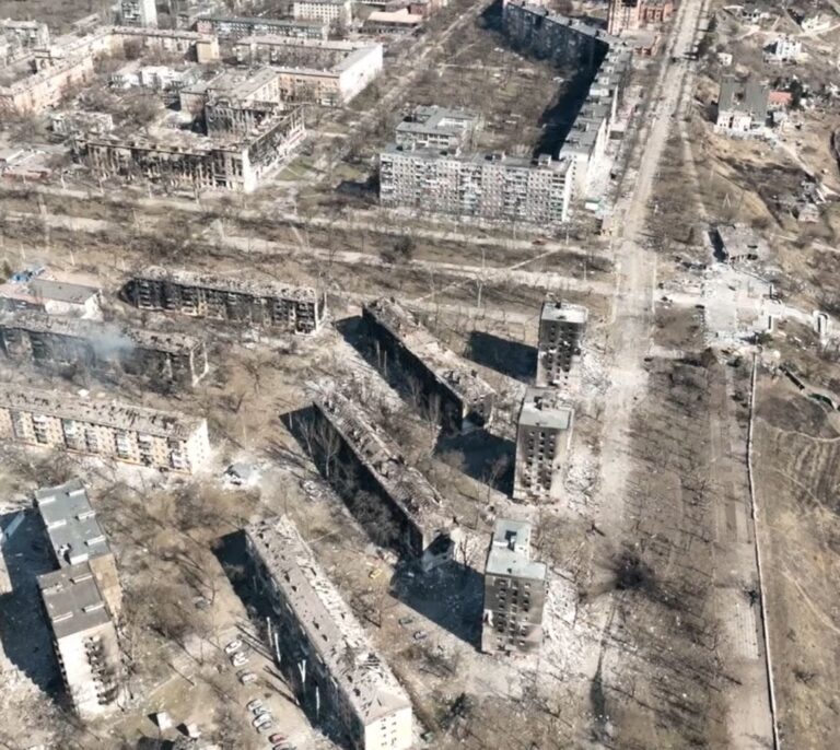 Un dron registra desde el aire la destrucción total de Mariúpol