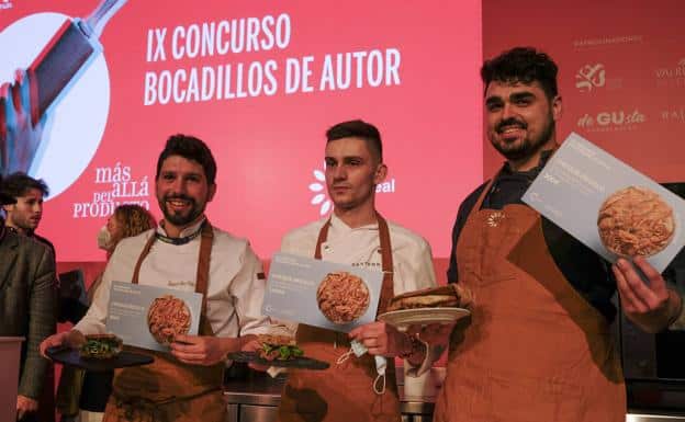 Máximo Benegues, en el centro, ganador de Mejor Bocadillo de Autor 2022 con su 'Ventresca madurada'