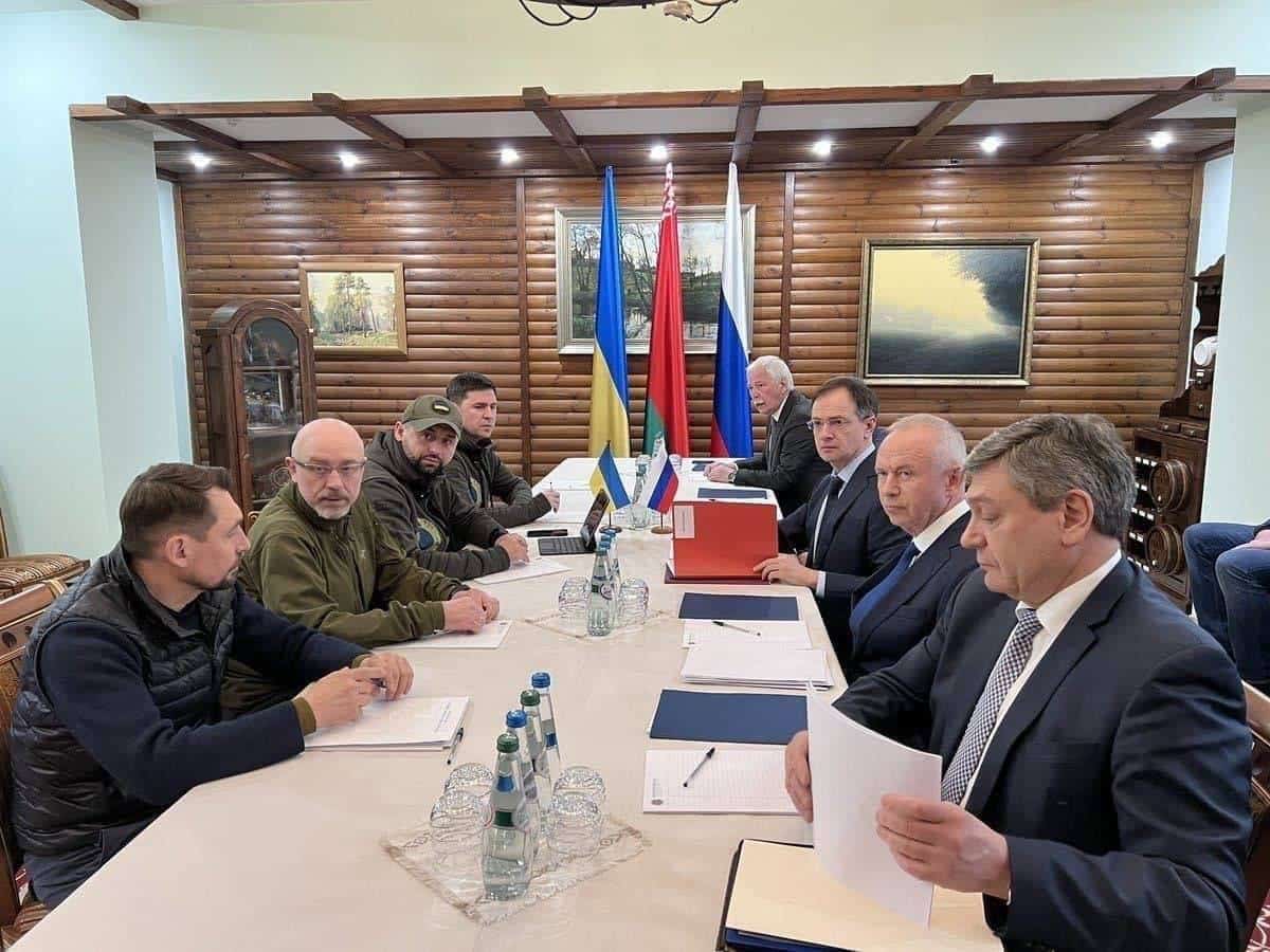 Negociadores ucranianos y rusos, reunidos este miércoles en Bielorrusia.
