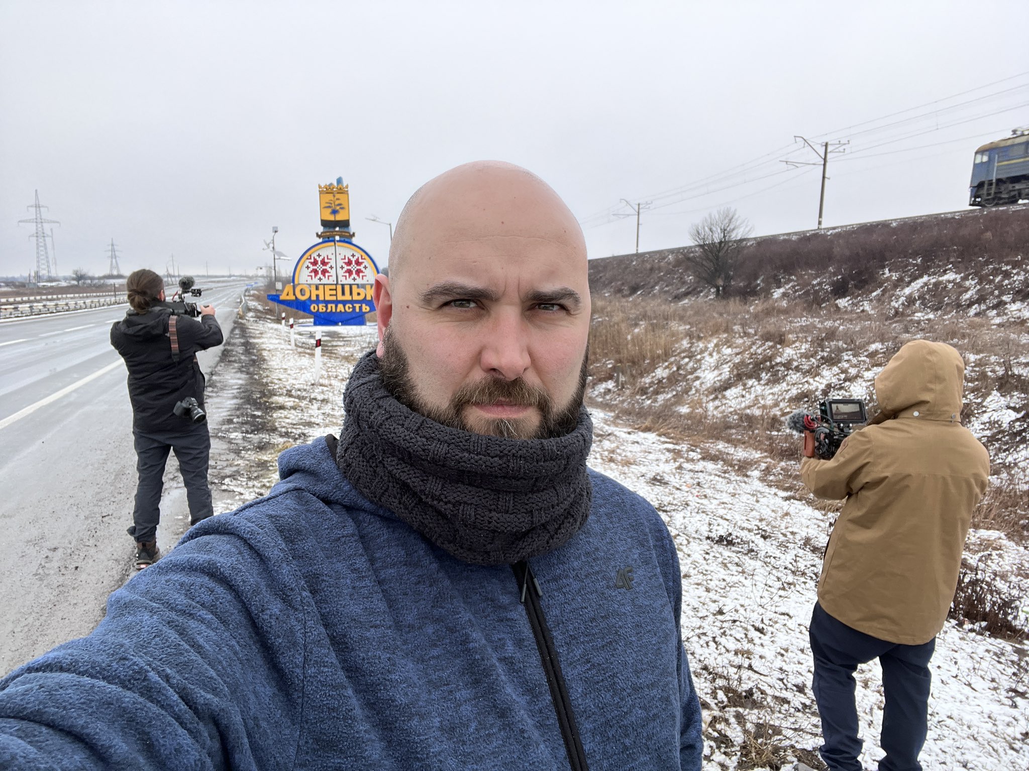 Pablo González, periodista en prisión provisional en Polonia, haciéndose un selfie durante su cobertura de la guerra en Ucrania