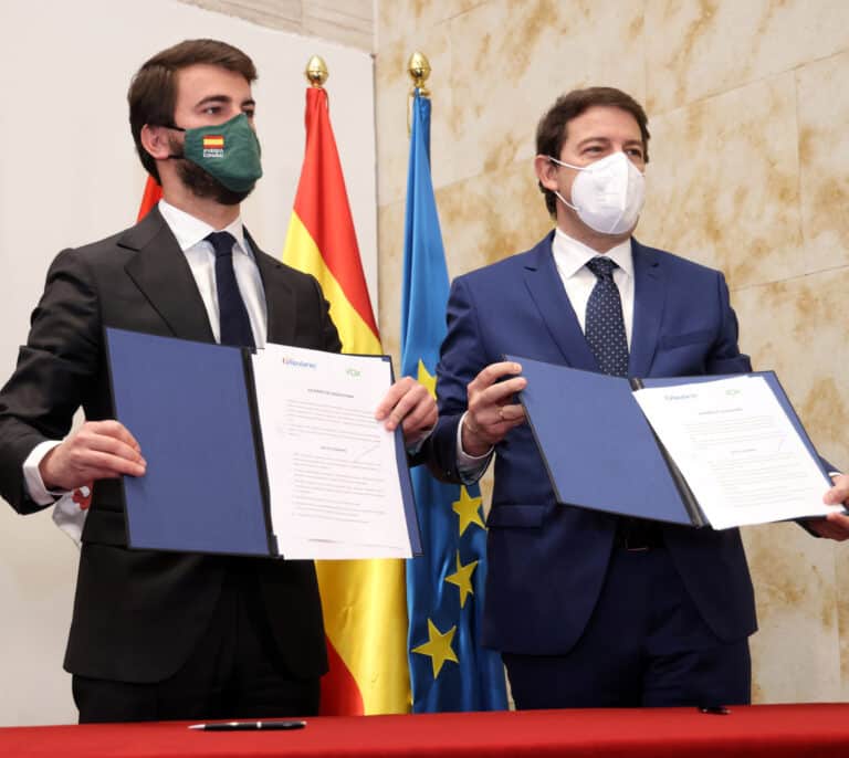 Los 32 puntos del pacto entre PP y Vox: desarrollo rural, producción regional y violencia intrafamiliar